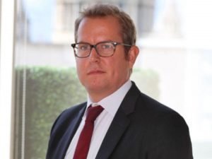 Luke James Schroders Oro