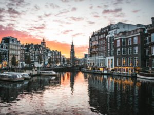 VanEck ETF max-van-den-oetelaar--e4vLFZV9QM-unsplash